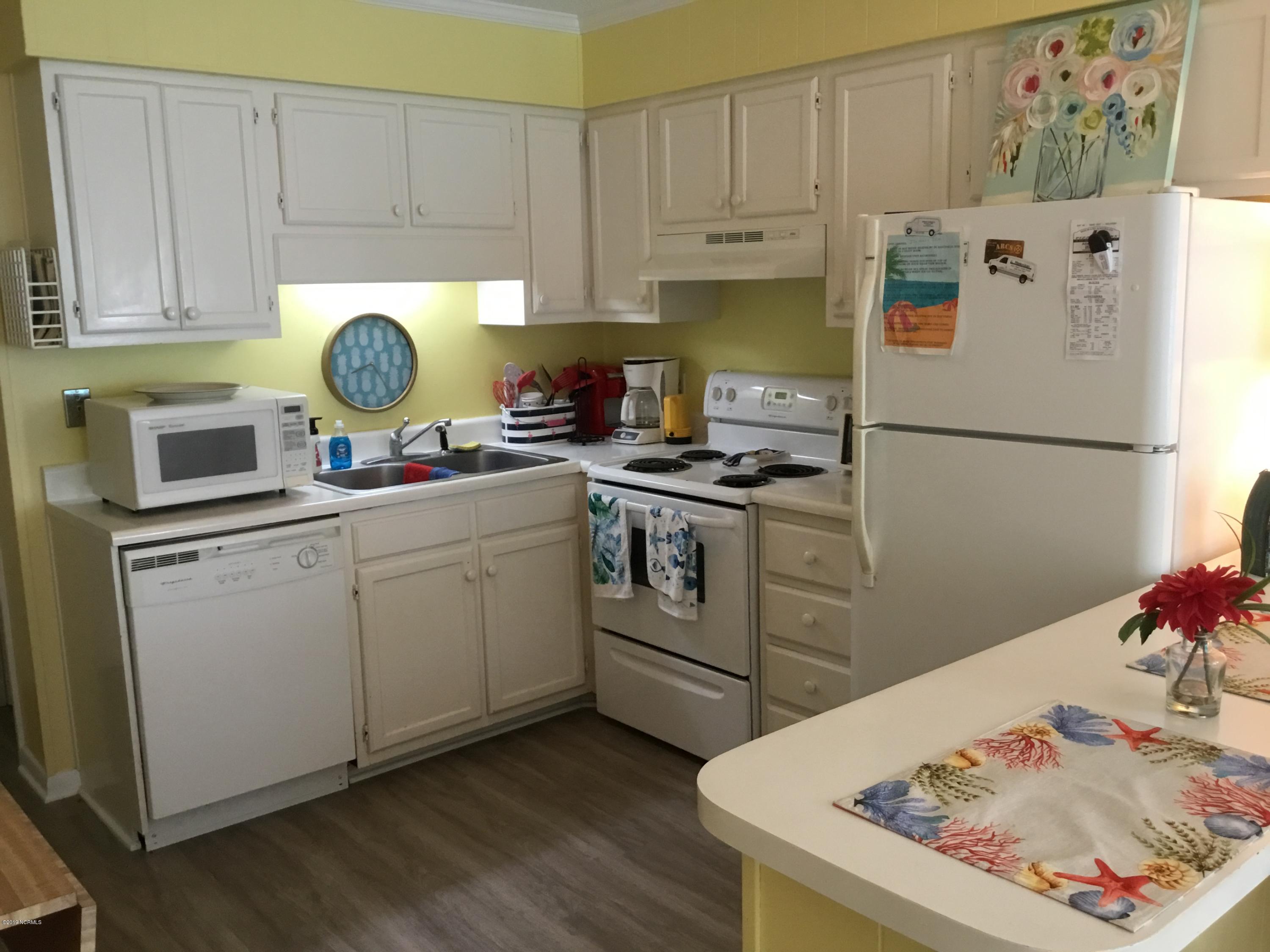 301 Commerce Way, Unit 241 Atlantic Beach, NC 28512 - Photo 3 of 12 Kitchen area