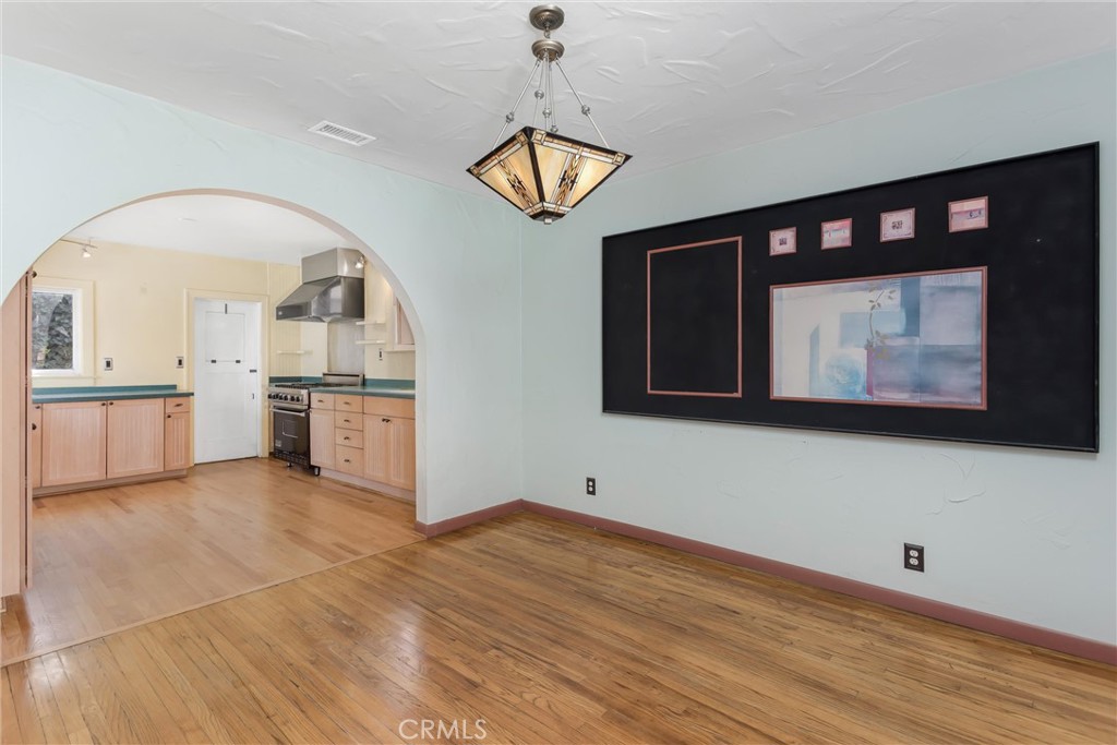 5680 Osburn Place Riverside, CA 92506 - Photo 9 of 30 Dining room leading into the kitchen, notice archway.
