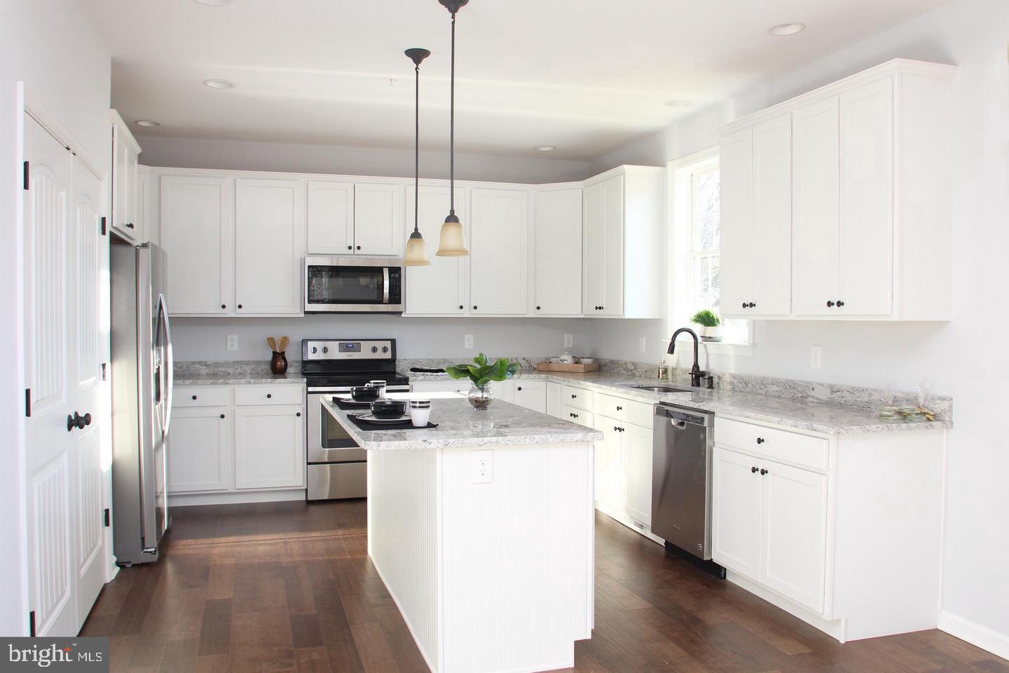 601 Irwin Road Bel Air, MD 21014 - Photo 4 of 27 Kitchen with granite & ss appliances