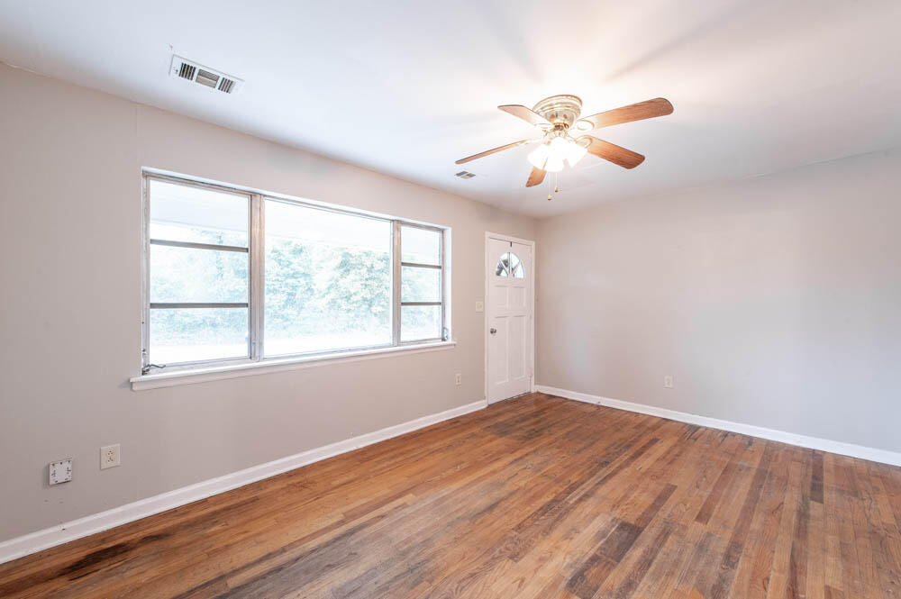 126 Elder Street North Augusta, SC 29841 - Photo 4 of 17 Living Room!