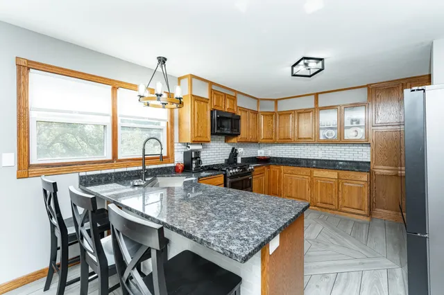 $499,900 | 20 Amy Lane, Mantorville, MN 55955