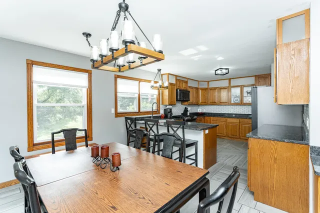 $499,900 | 20 Amy Lane, Mantorville, MN 55955