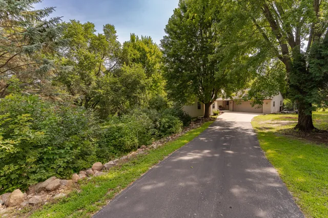 $499,900 | 20 Amy Lane, Mantorville, MN 55955