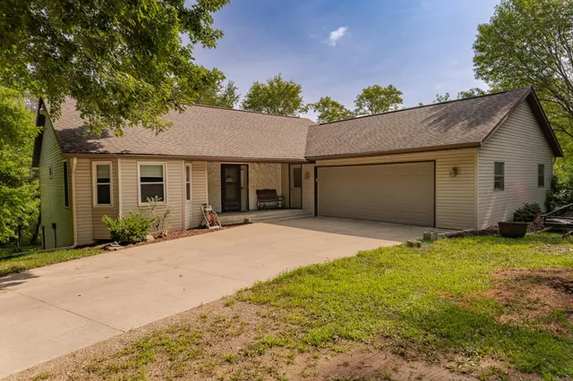 $499,900 | 20 Amy Lane, Mantorville, MN 55955