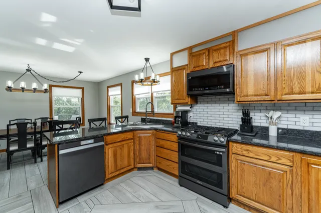 $499,900 | 20 Amy Lane, Mantorville, MN 55955