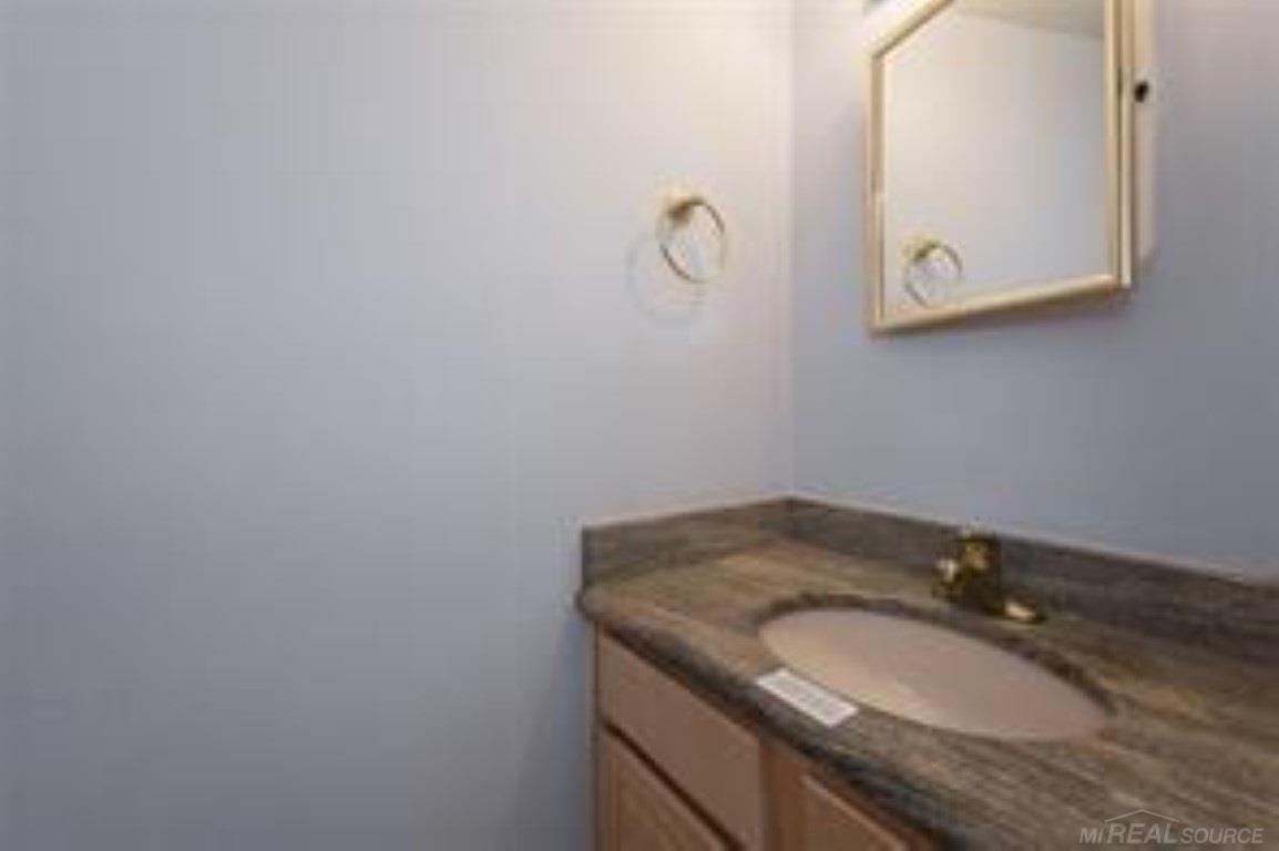 29769 Farmbrook Road Southfield, MI 48034 - Photo 5 of 16