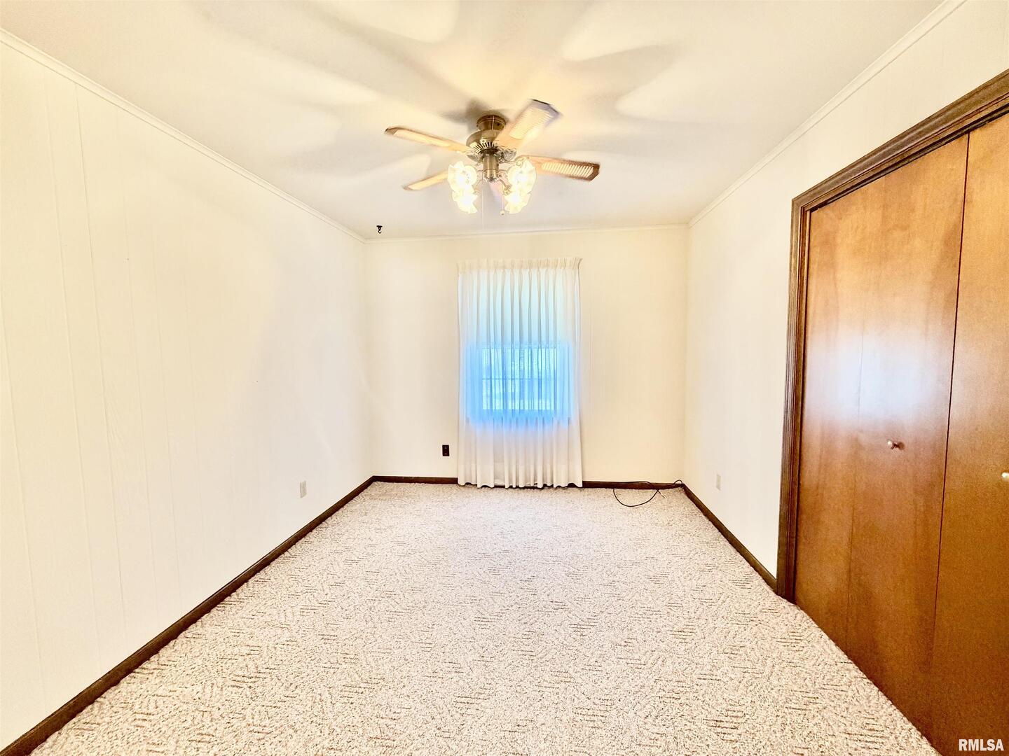 540 Meadowbrook Lane Centralia, IL 62801 - Photo 11 of 14 a view of an empty room with a window
