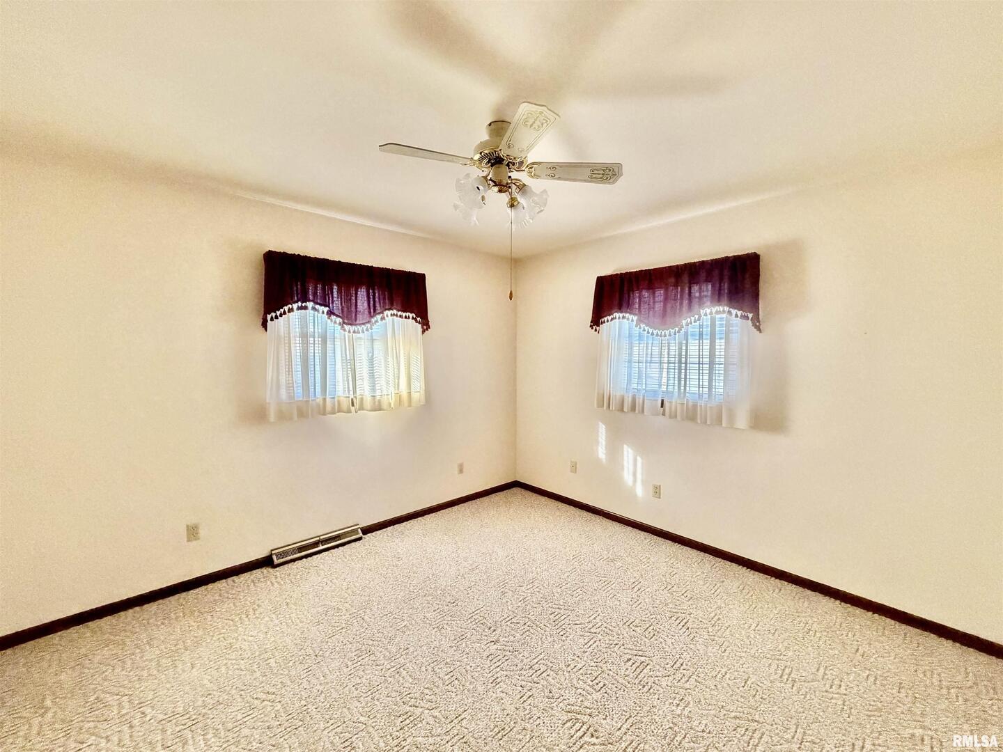 540 Meadowbrook Lane Centralia, IL 62801 - Photo 8 of 14 an empty room with windows