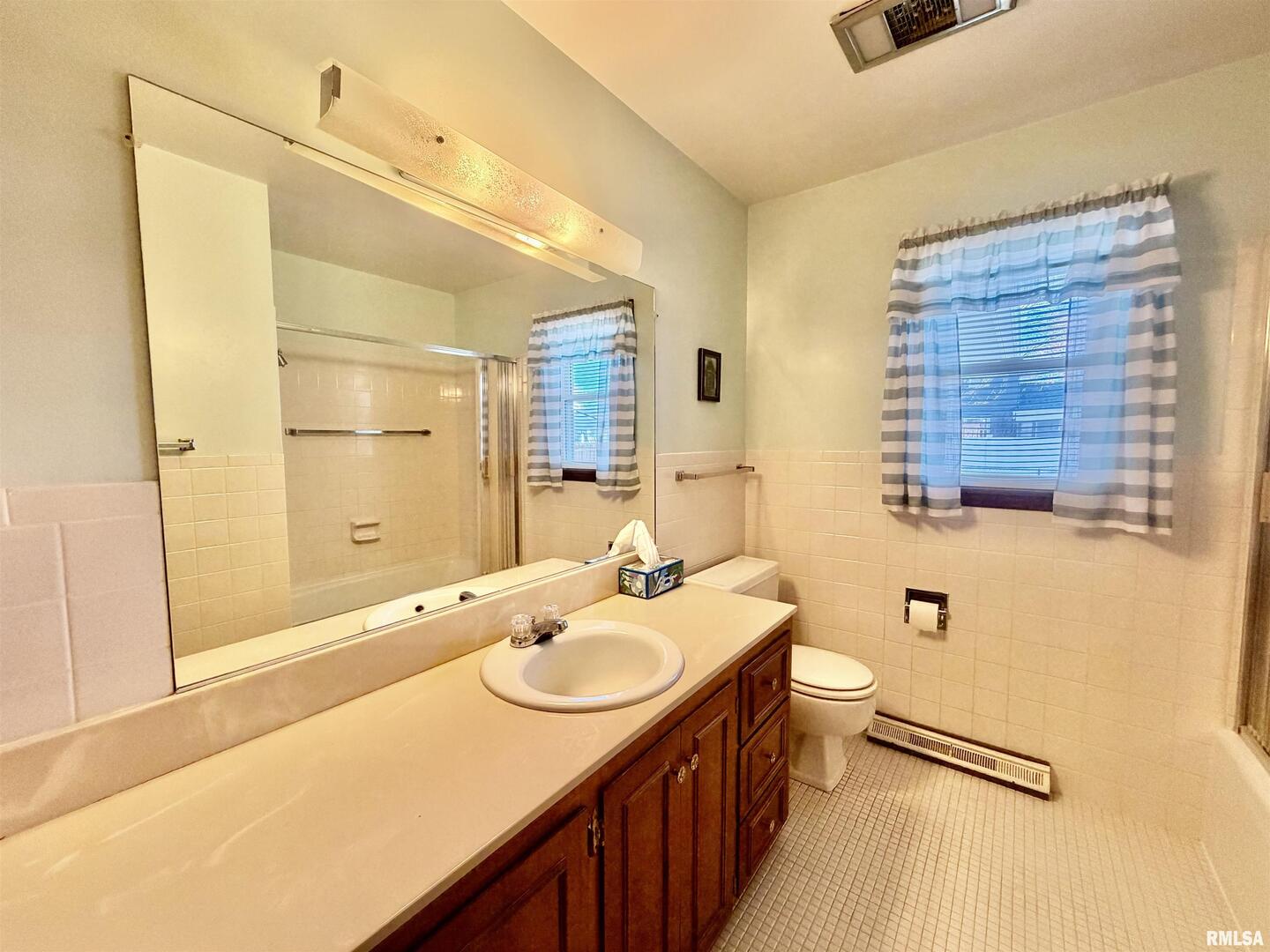 540 Meadowbrook Lane Centralia, IL 62801 - Photo 10 of 14 a bathroom with a sink double vanity granite tub shower and a mirror