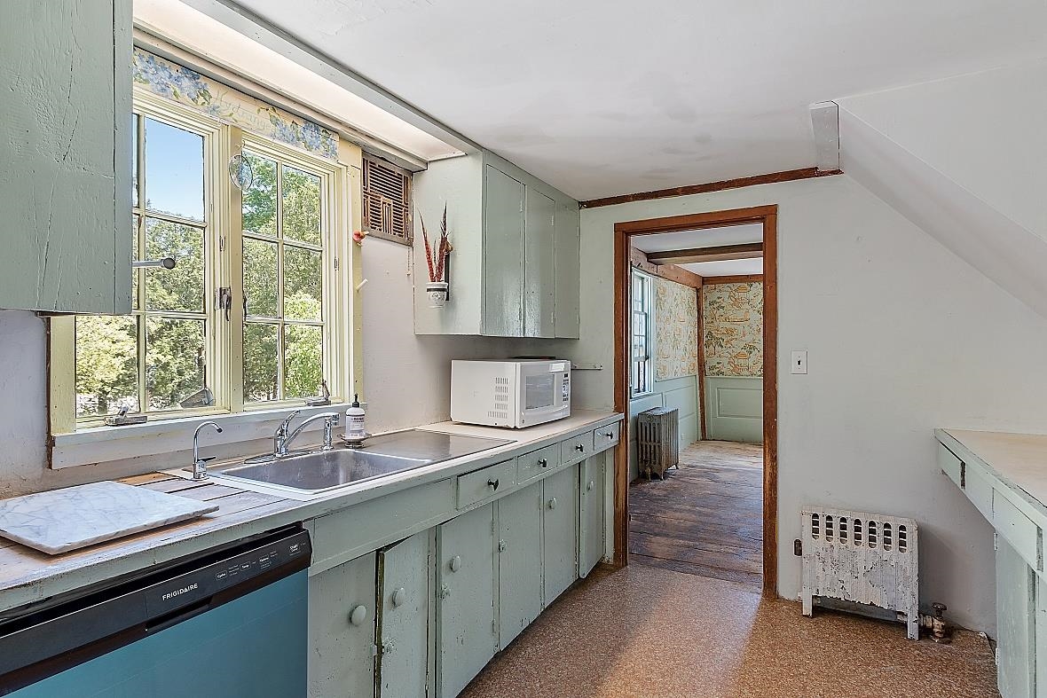 153 Exeter Road Hampton Falls, NH 03844 - Photo 5 of 40