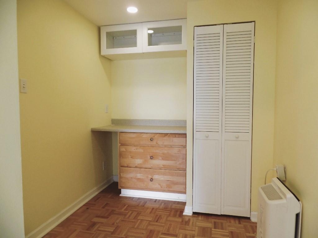 320 Fort Duquesne Boulevard, Unit 24M Pittsburgh, PA 15222 - Photo 20 of 40 a view of an empty room