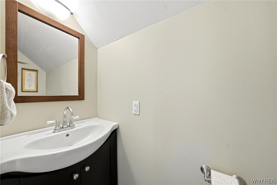 910 Girdle Road East Aurora, NY 14052 - Photo 25 of 39 2nd Floor half Bath