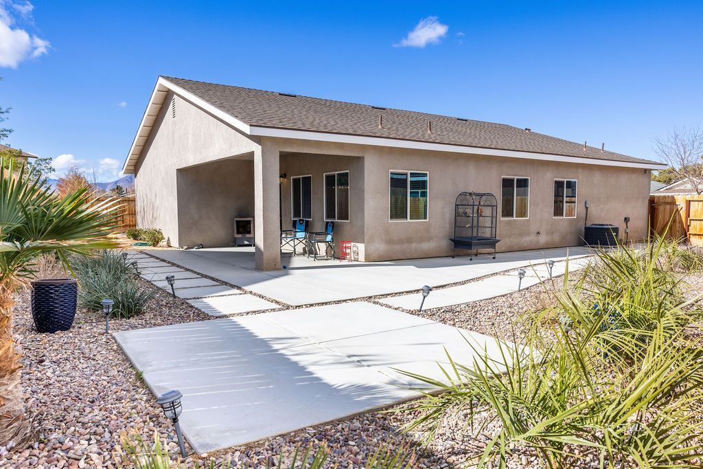 1014 Ocean Avenue Ridgecrest, CA 93555 - Photo 32 of 37 a view of a house with a patio