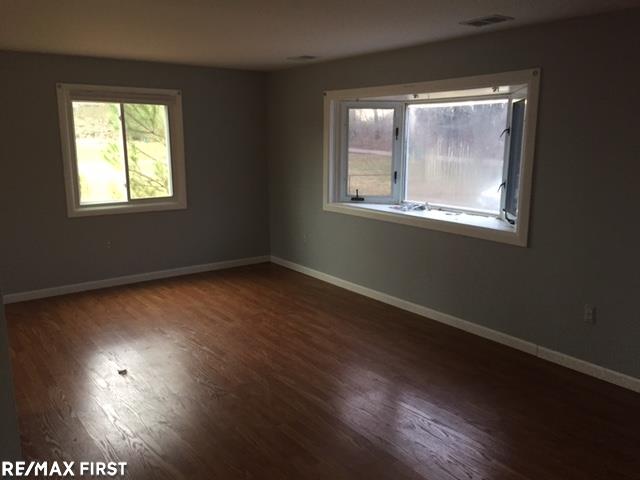 912 Rowland Road Leonard, MI 48367 - Photo 2 of 15