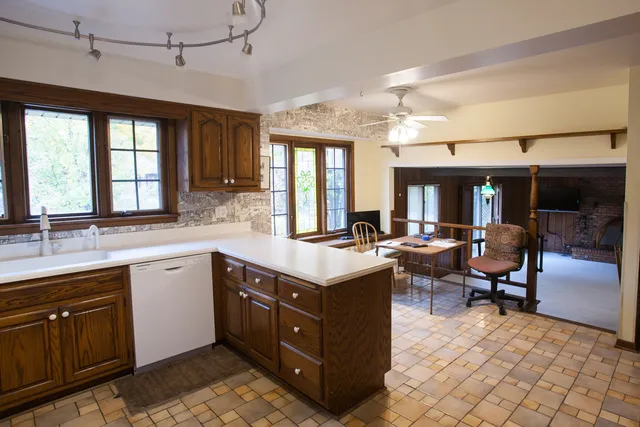 $599,000 | 1610 Old Oak Place, Darien, IL 60561