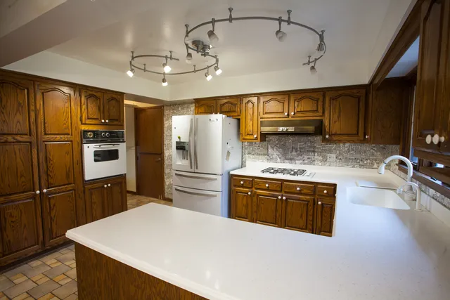 $599,000 | 1610 Old Oak Place, Darien, IL 60561