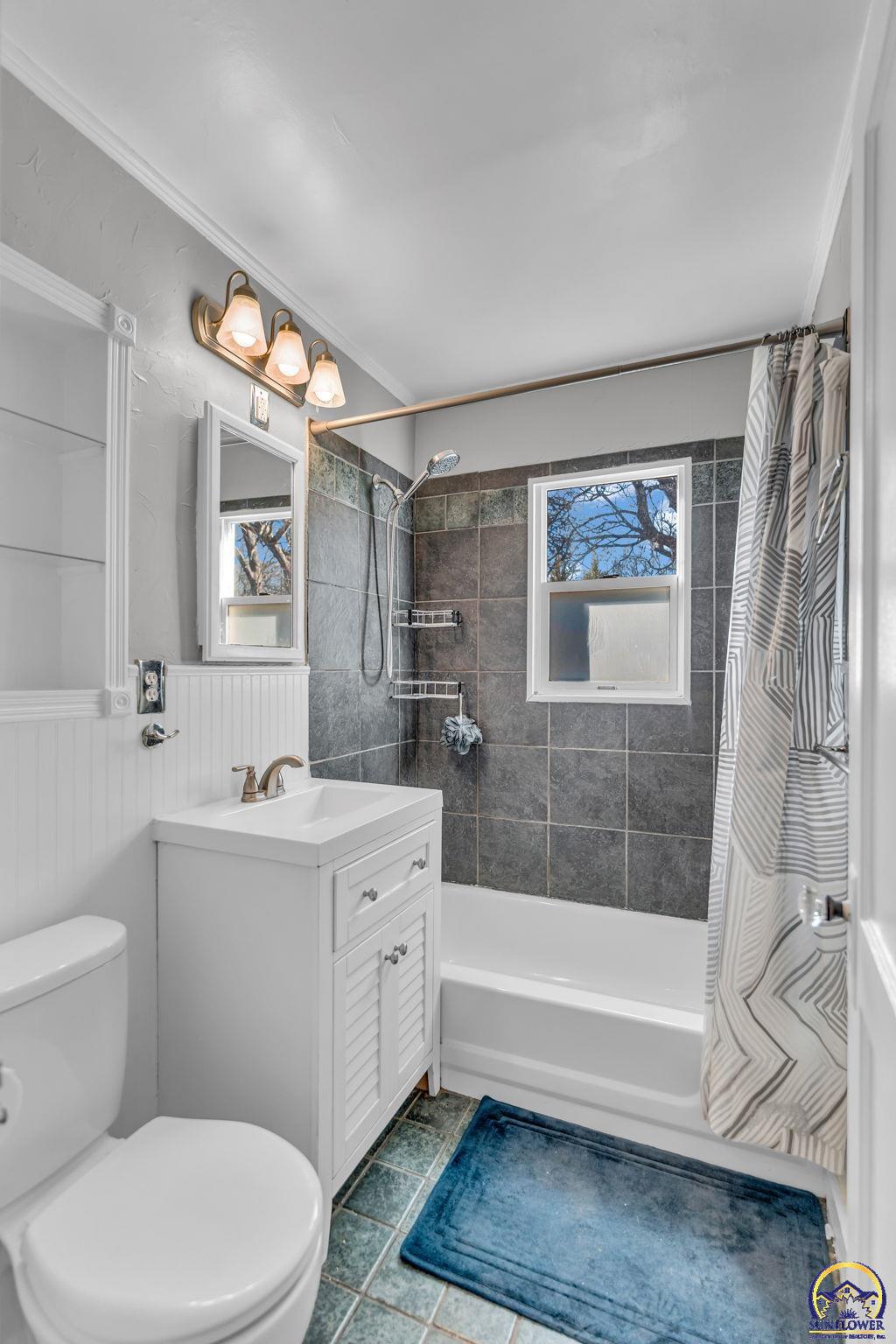 2011 Southwest High Avenue Topeka, KS 66604 - Photo 12 of 27