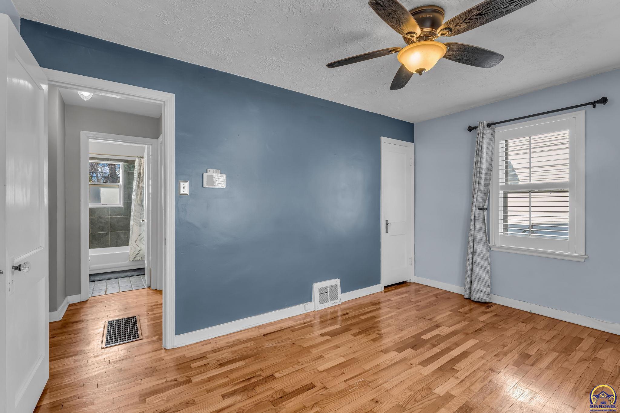 2011 Southwest High Avenue Topeka, KS 66604 - Photo 14 of 27