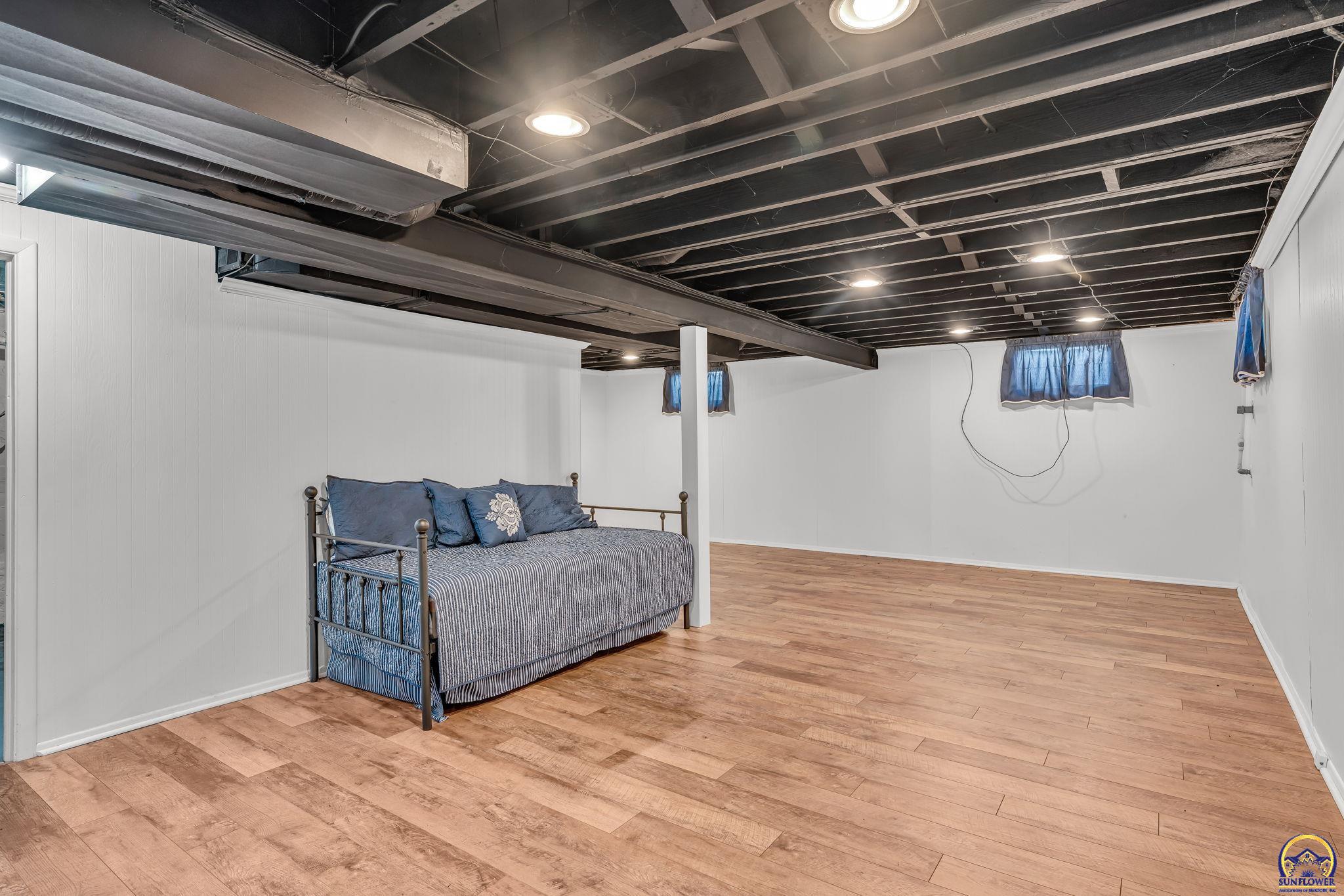 2011 Southwest High Avenue Topeka, KS 66604 - Photo 17 of 27