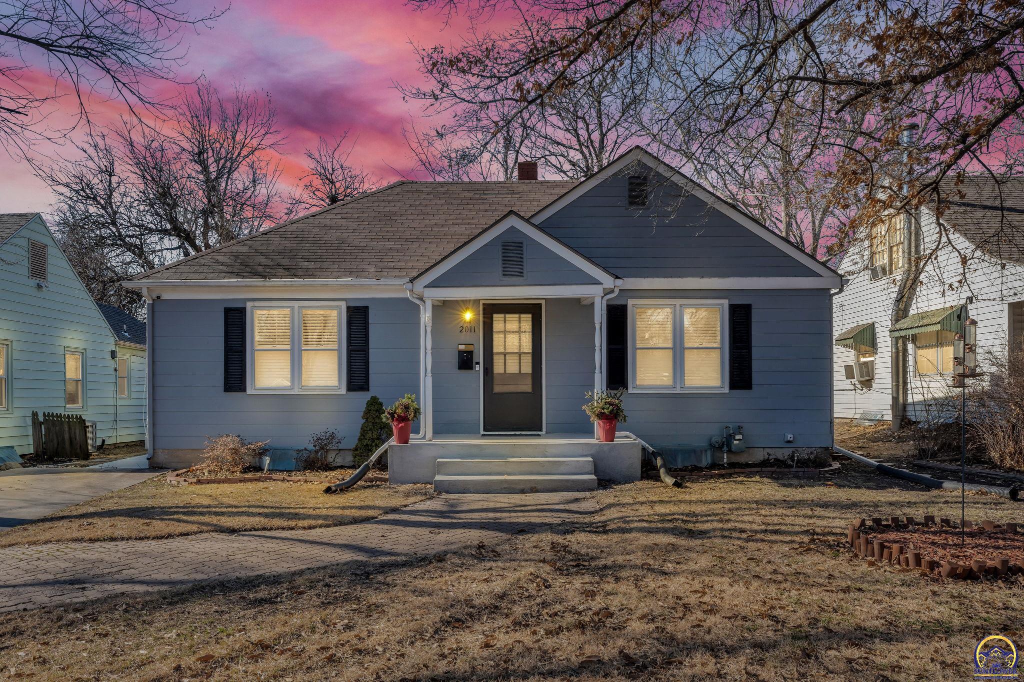 2011 Southwest High Avenue Topeka, KS 66604 - Photo 2 of 27