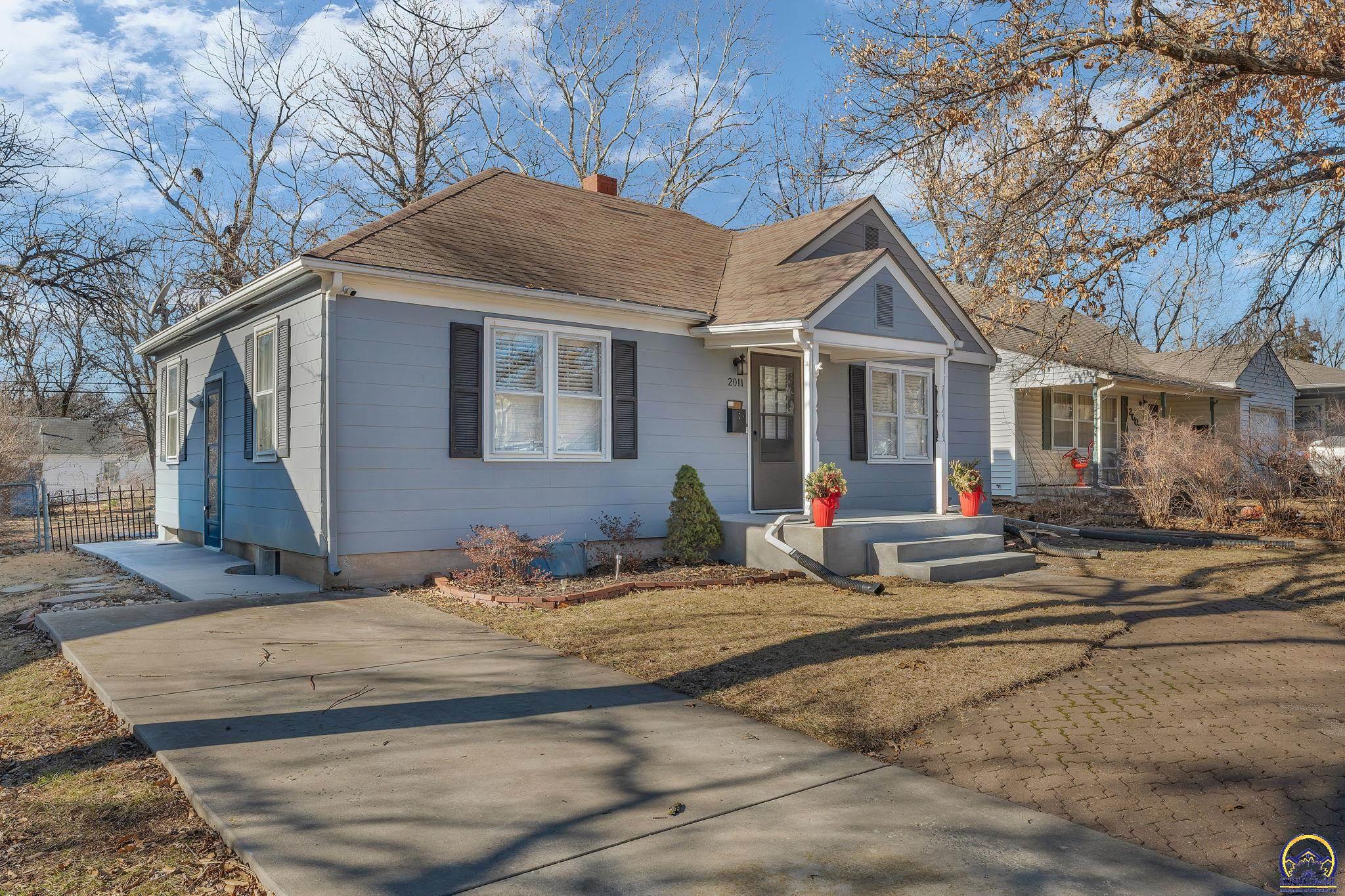 2011 Southwest High Avenue Topeka, KS 66604 - Photo 3 of 27