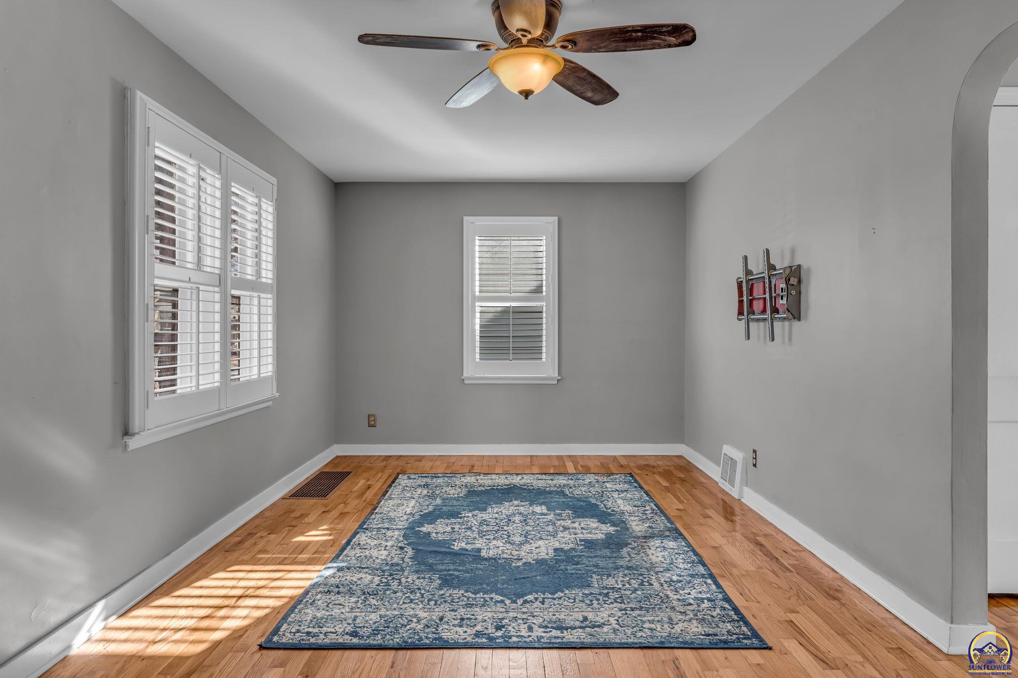 2011 Southwest High Avenue Topeka, KS 66604 - Photo 5 of 27