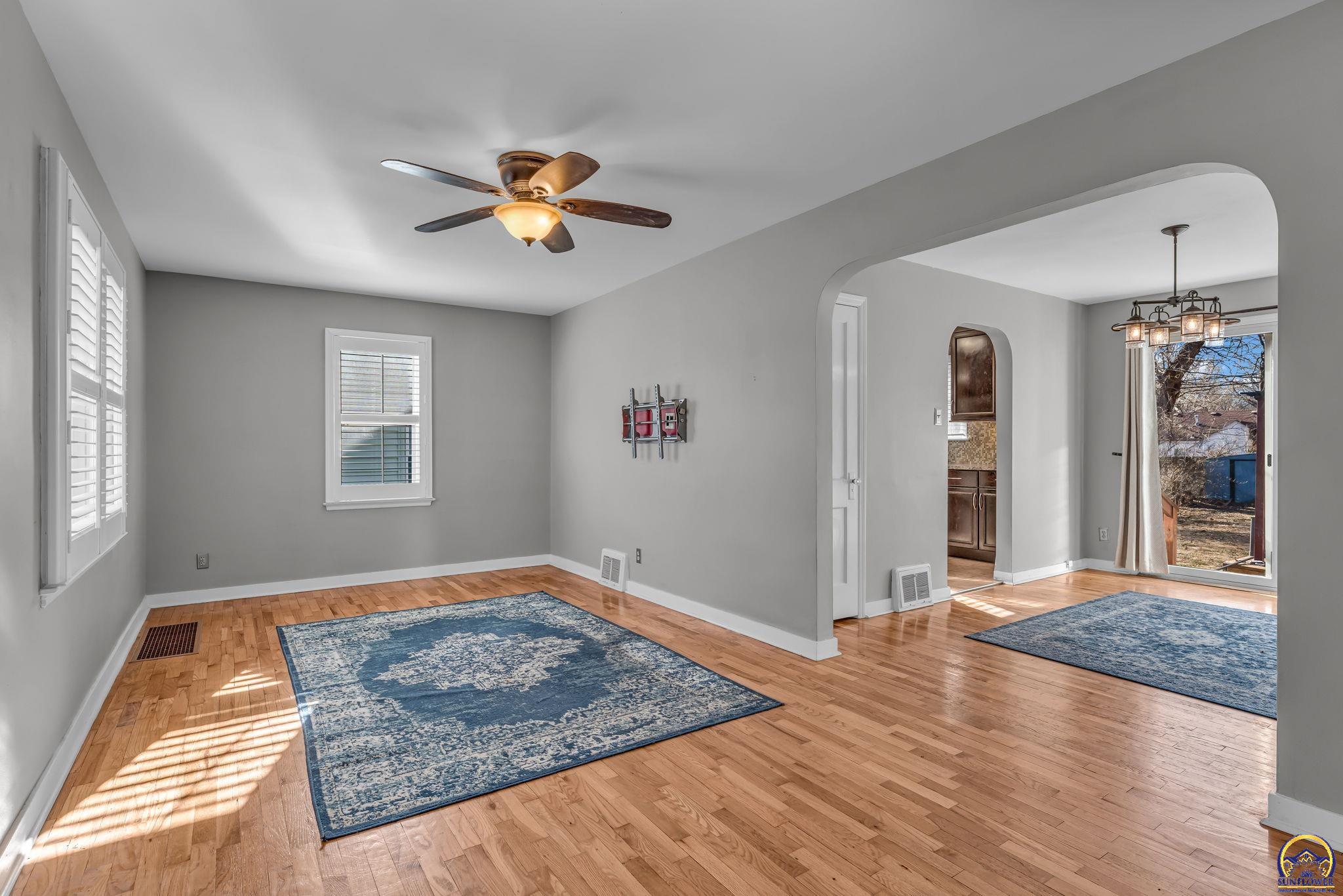 2011 Southwest High Avenue Topeka, KS 66604 - Photo 6 of 27