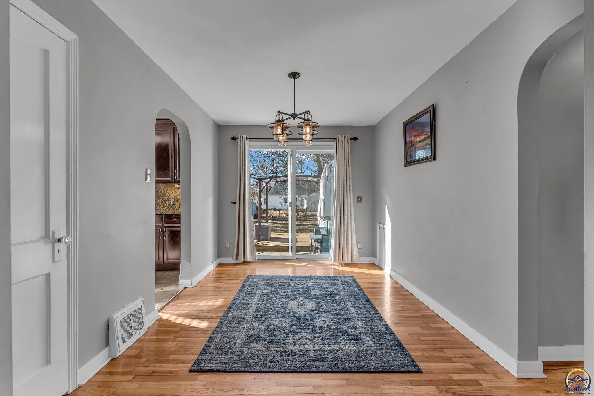 2011 Southwest High Avenue Topeka, KS 66604 - Photo 7 of 27