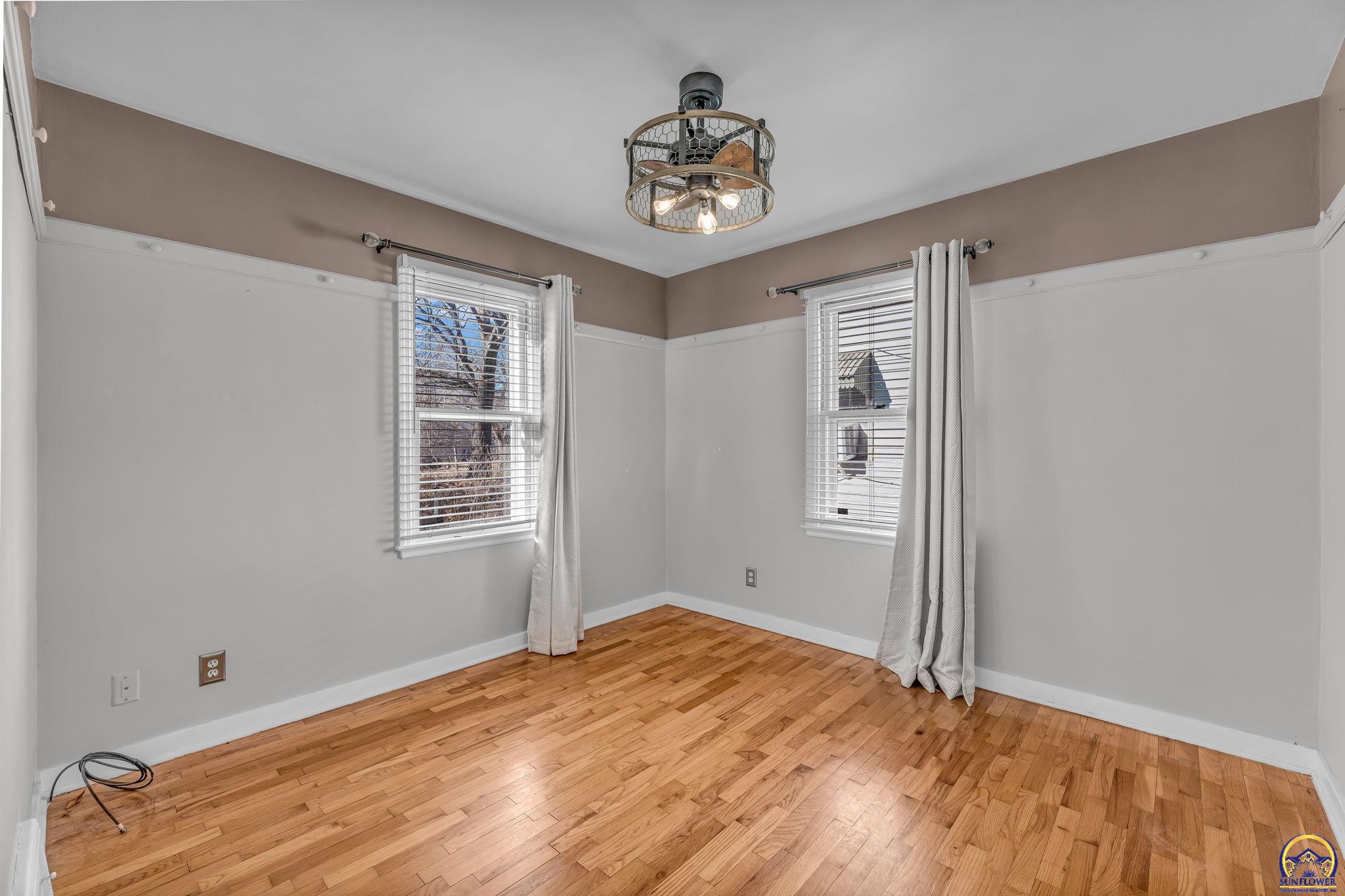 2011 Southwest High Avenue Topeka, KS 66604 - Photo 10 of 27