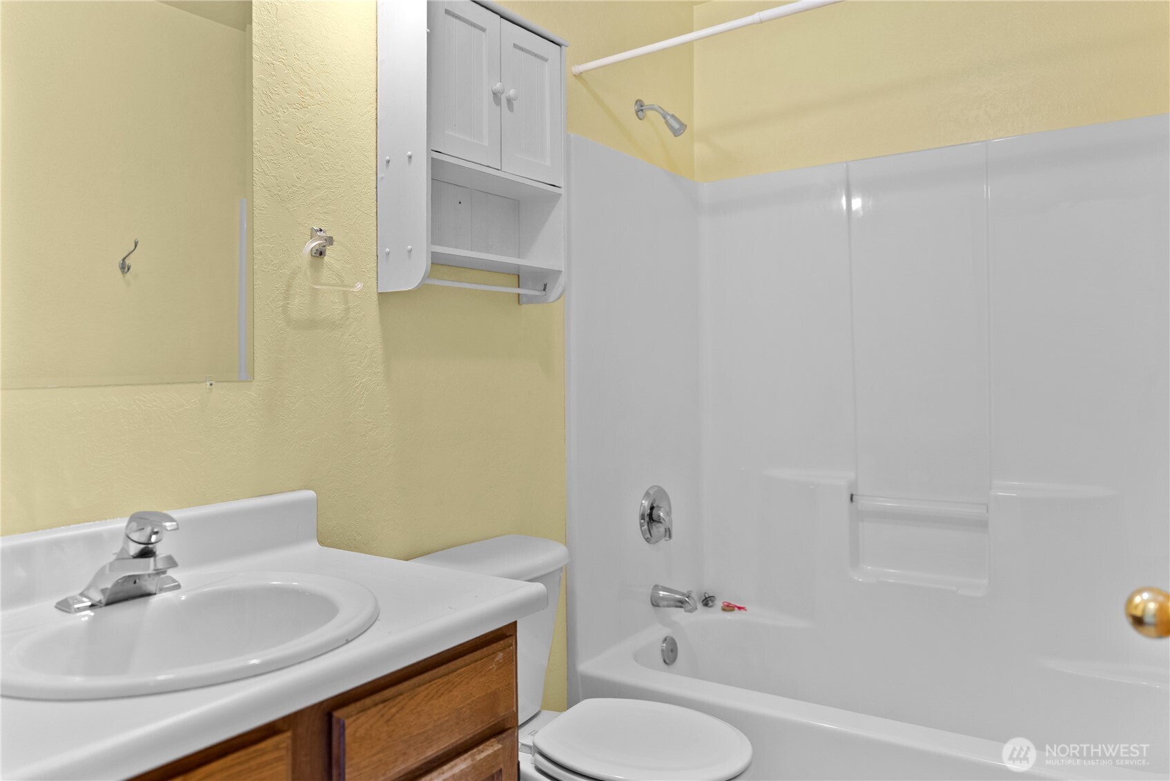 511 Bluff Street Winthrop, WA 98862 - Photo 23 of 38 a bathroom with a sink toilet and shower