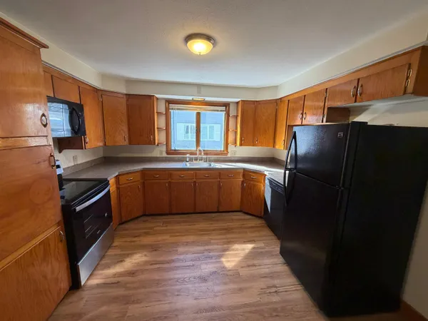 $2,600 | 84 Bowers Street, Nashua, NH 03060