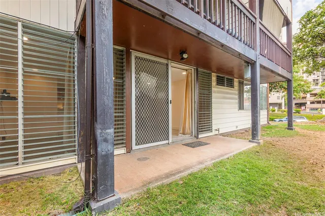 a view of a house with backyard and porch