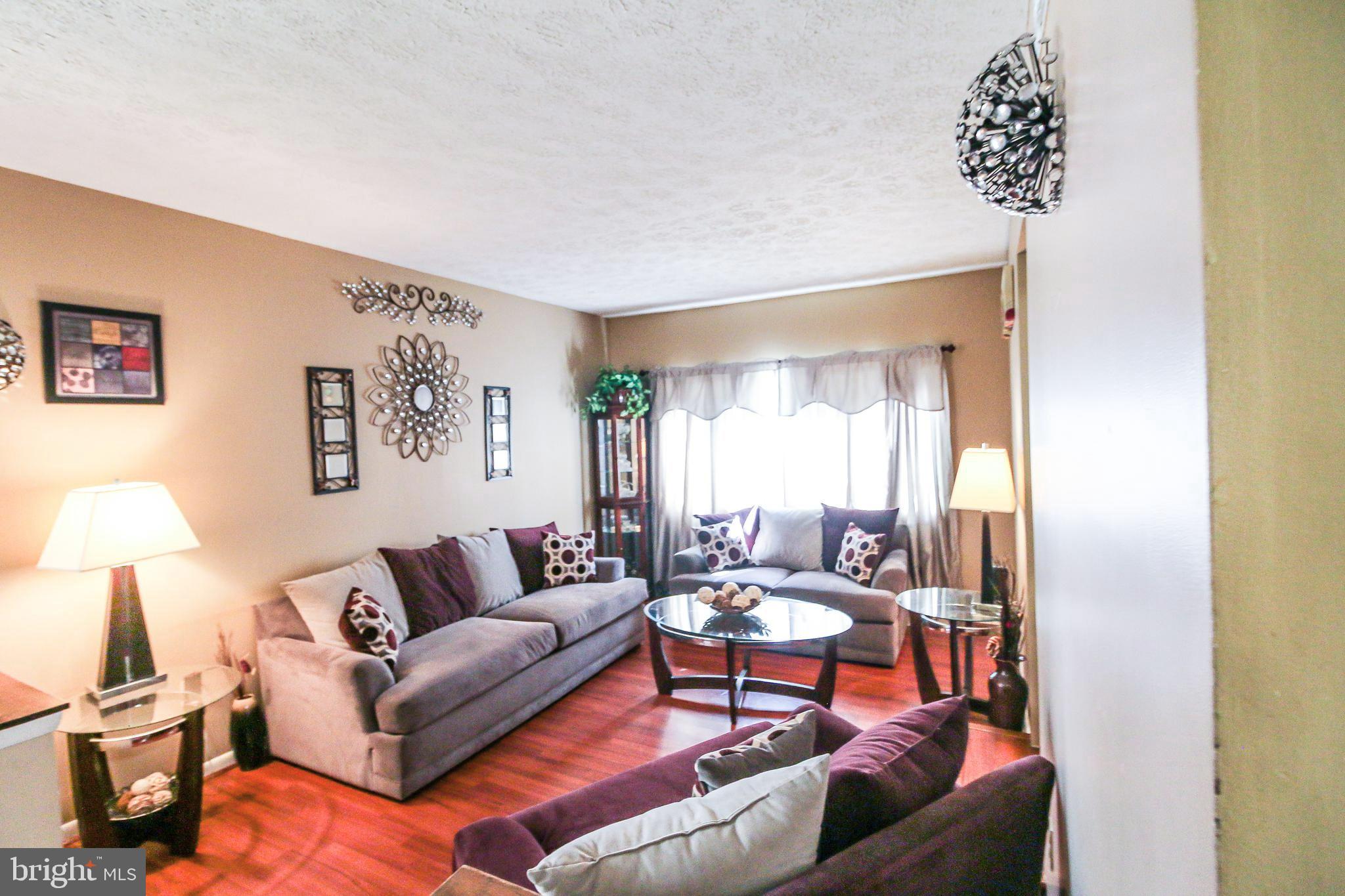8121 Elizabeth Road Pasadena, MD 21122 - Photo 5 of 28 living room