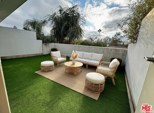 $5,495 | 717 North Highland Avenue, Unit 16, Los Angeles, CA 90038