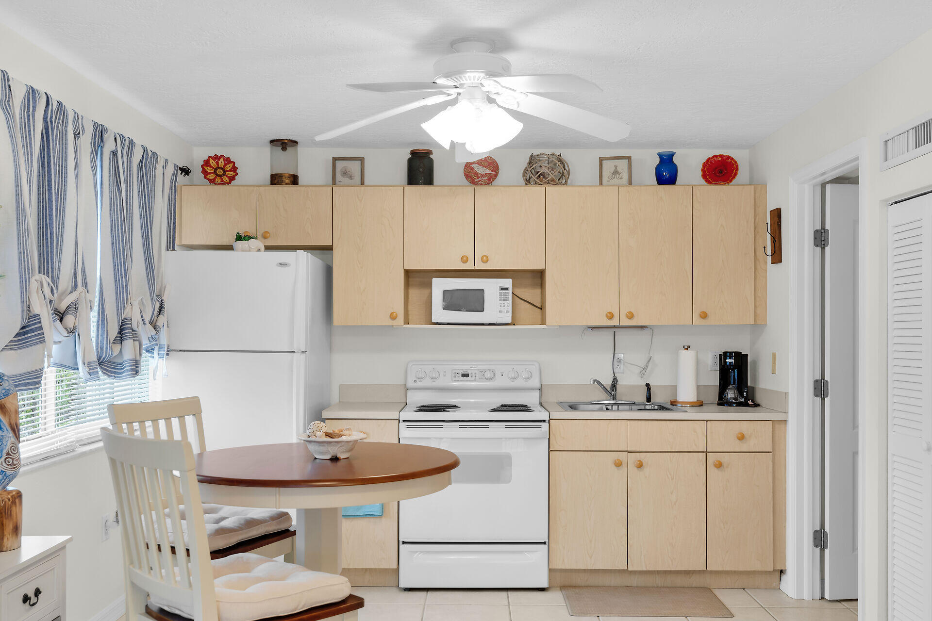 85 Ocean Shores Drive Key Largo, FL 33037 - Photo 71 of 77 Guest quarters kitchenette