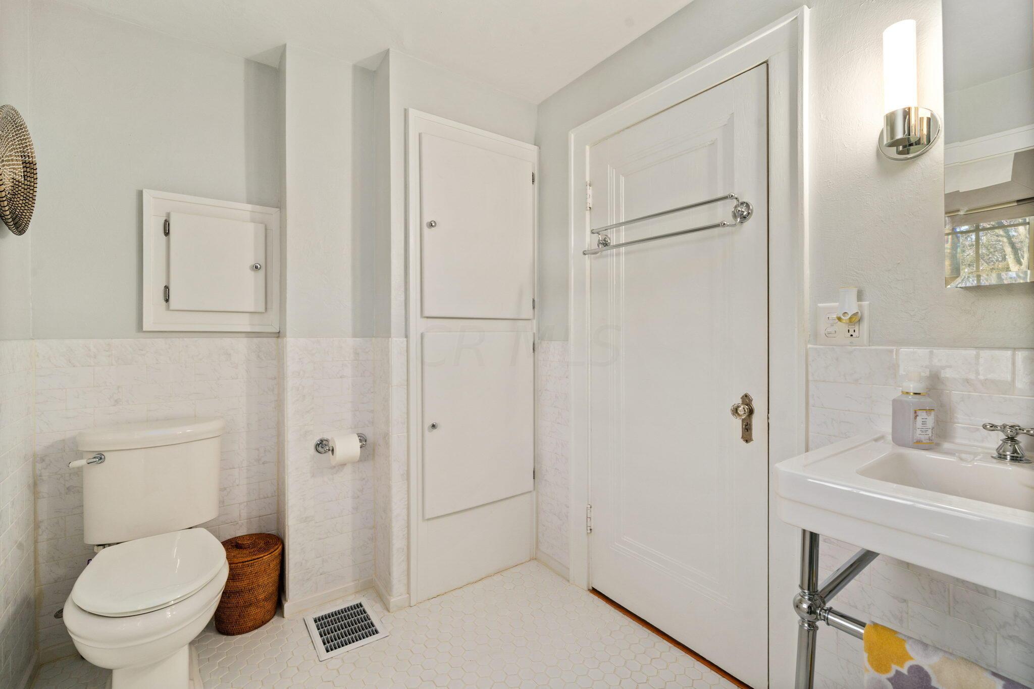 2604 York Road Columbus, OH 43221 - Photo 30 of 47 Hall Bath