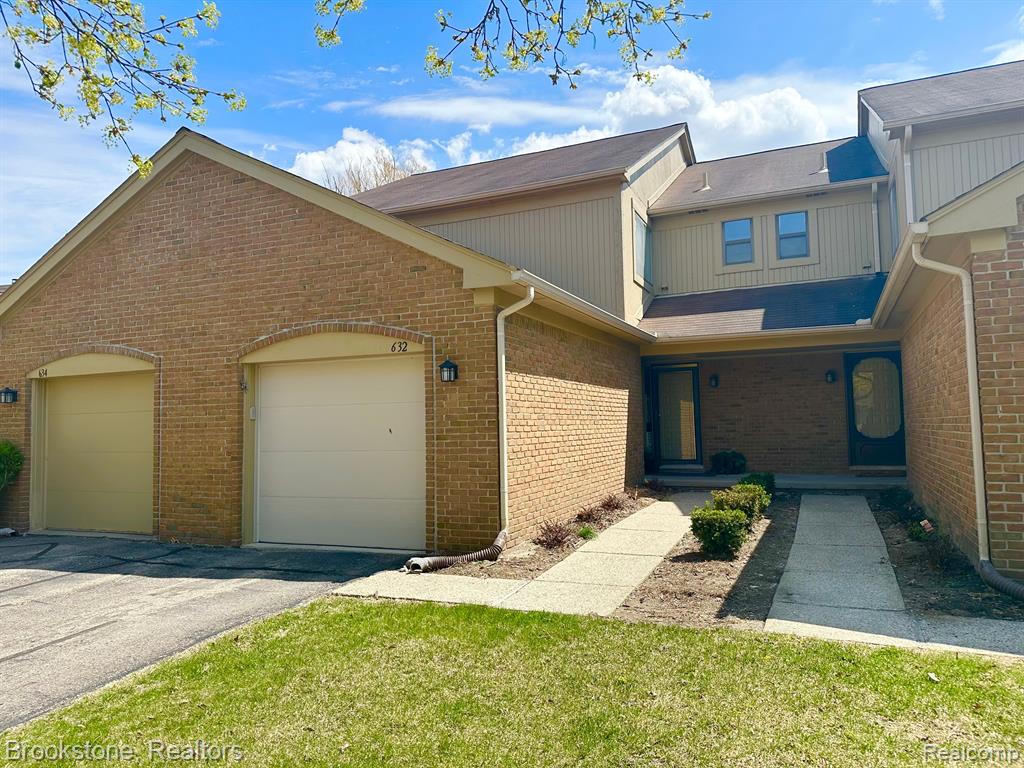632 Tennyson Rochester Hills, MI 48307 - Photo 2 of 34