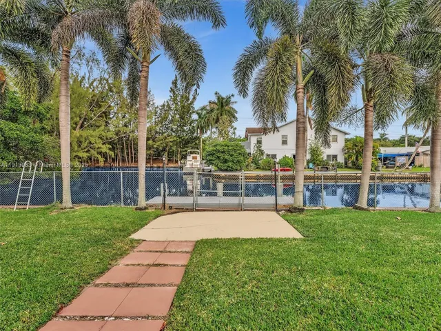$4,150 | 4500 Southwest 42nd Terrace, Dania Beach, FL 33314