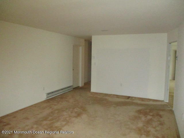18 Abbey Road Brick, NJ 08723 - Photo 7 of 33 Living roomIMG_8735