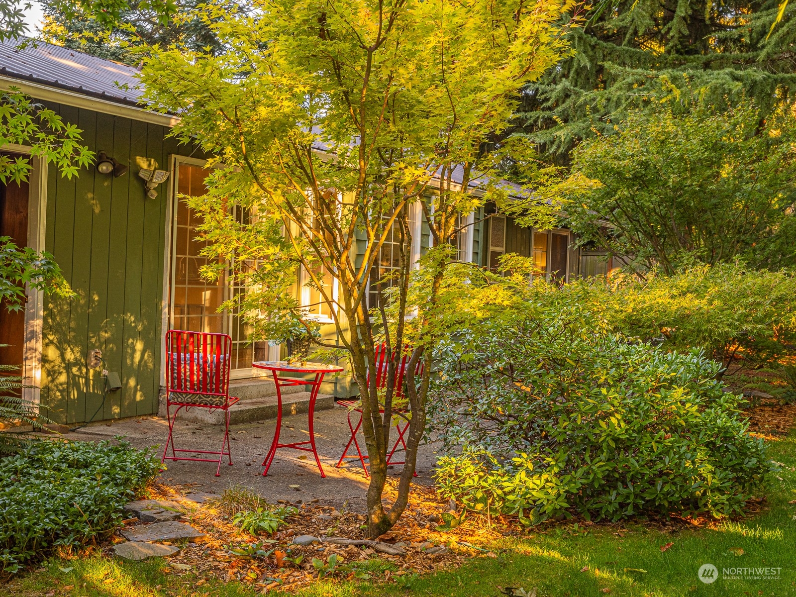 21425 Damson Road Bothell, WA 98021 - Photo 24 of 25 a backyard of a house with table and chairs under an umbrella