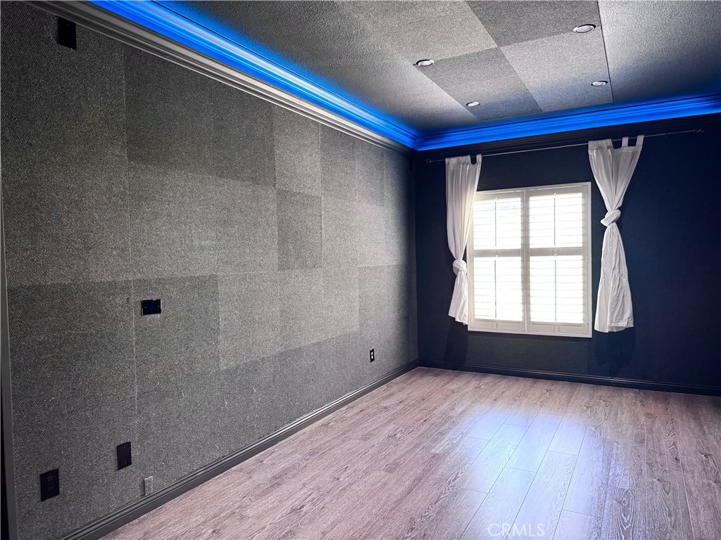28463 Cascade Road Castaic, CA 91384 - Photo 4 of 29 a view of empty room with wooden floor and fan