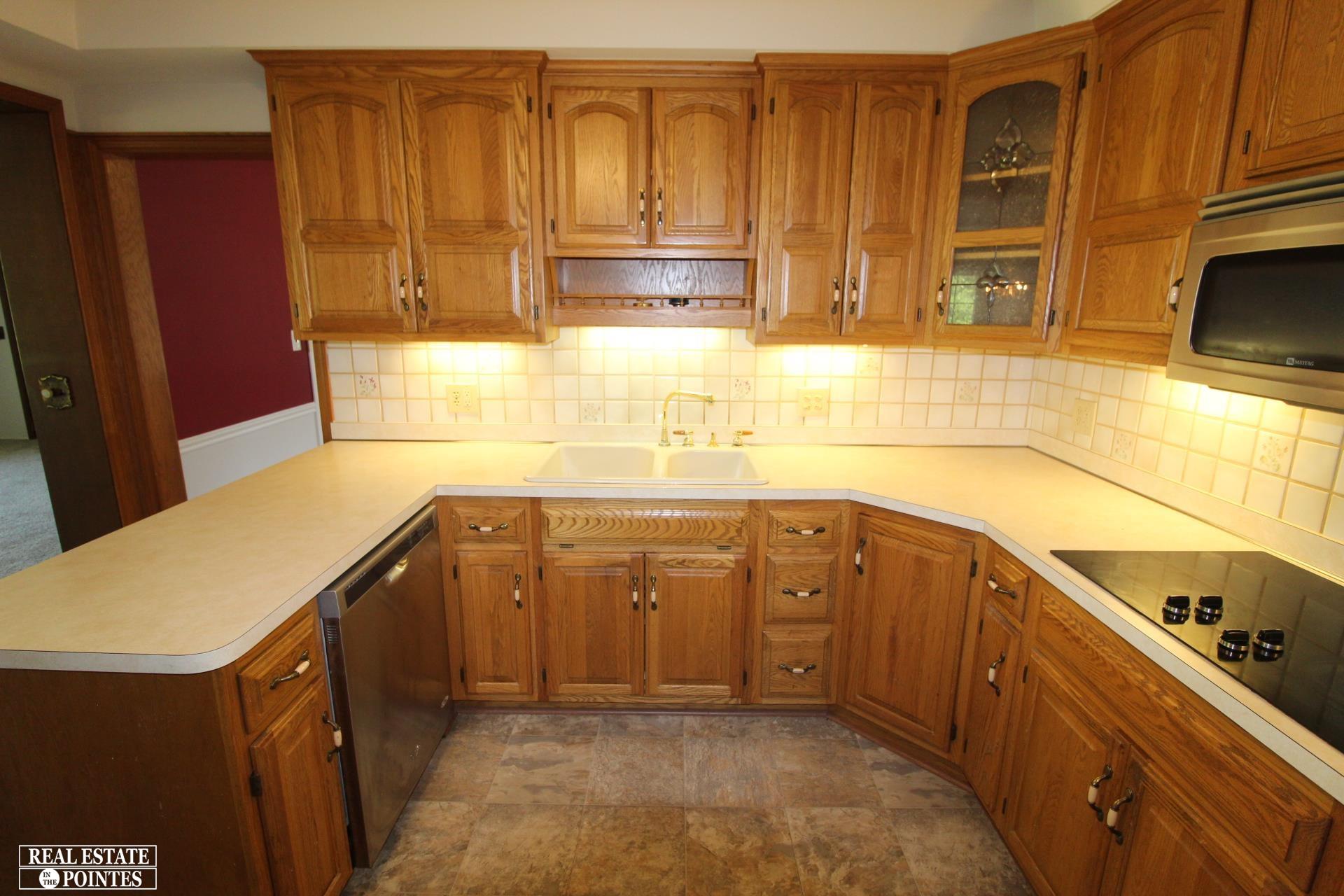 1320 Devonshire Road Grosse Pointe Park, MI 48230 - Photo 11 of 57