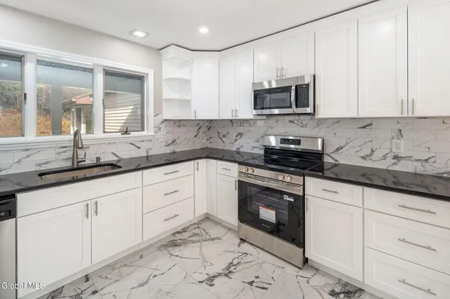 $600,000 | 200 Hinrichsen Heights Road, Coxsackie, NY 12051