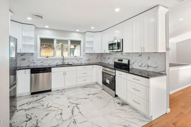 $600,000 | 200 Hinrichsen Heights Road, Coxsackie, NY 12051