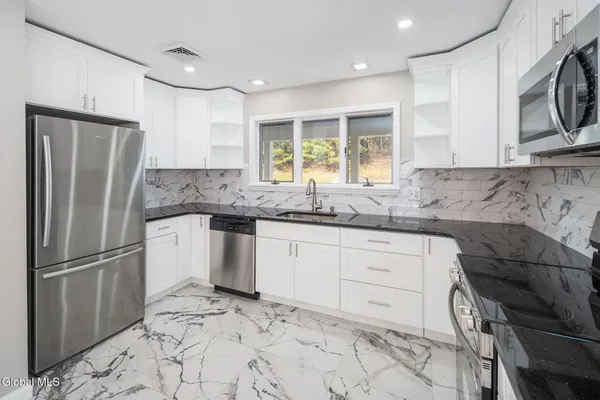 $600,000 | 200 Hinrichsen Heights Road, Coxsackie, NY 12051