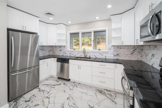 $600,000 | 200 Hinrichsen Heights Road, Coxsackie, NY 12051