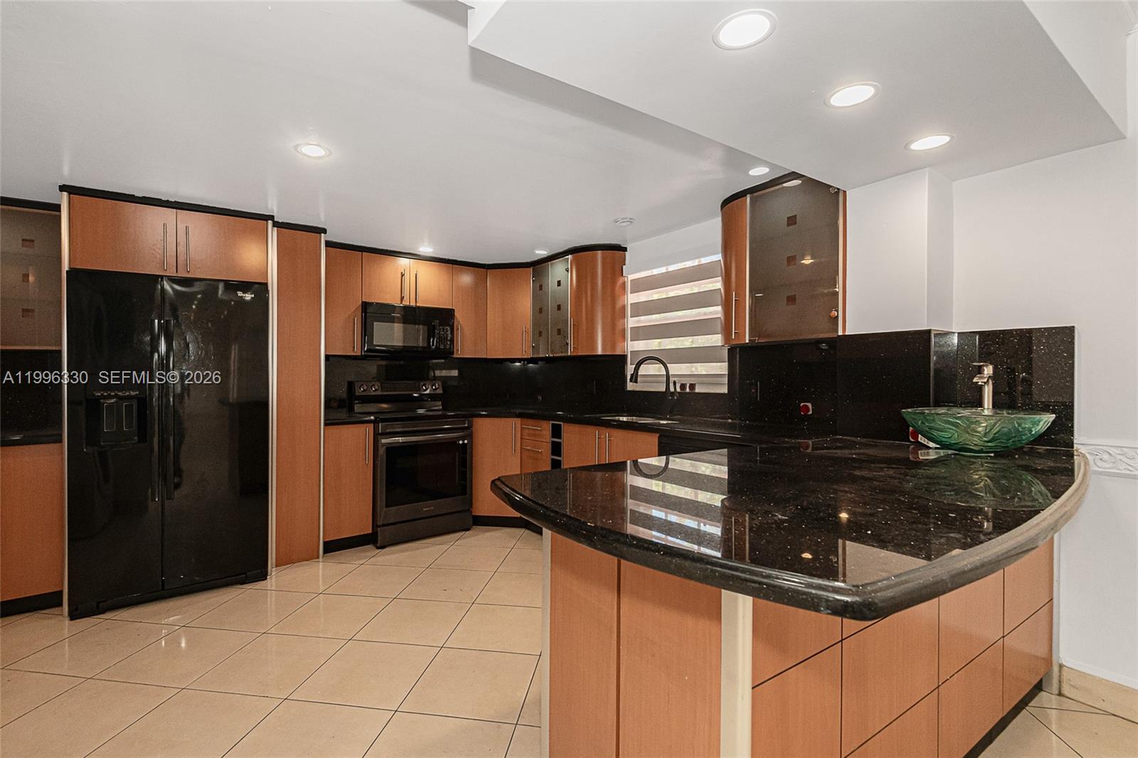 2545 Northeast 207th Street Miami, FL 33180 - Photo 11 of 32