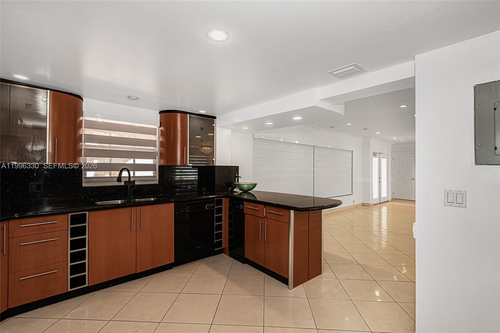 2545 Northeast 207th Street Miami, FL 33180 - Photo 13 of 32