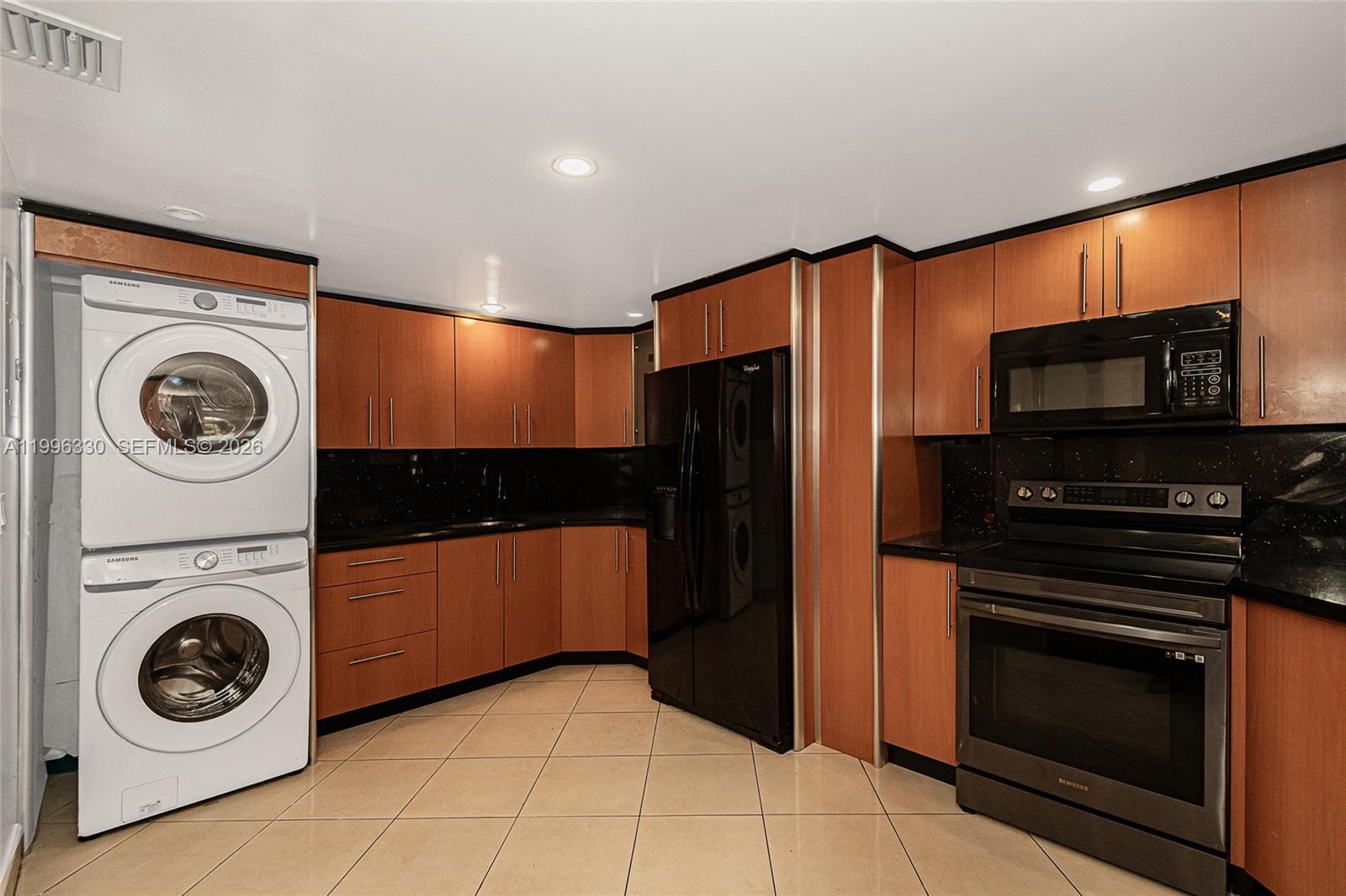 2545 Northeast 207th Street Miami, FL 33180 - Photo 14 of 32