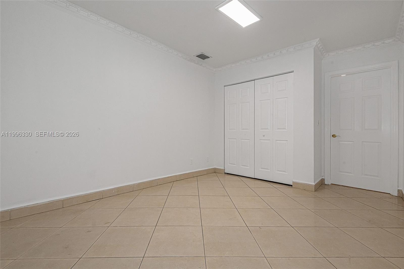 2545 Northeast 207th Street Miami, FL 33180 - Photo 17 of 32
